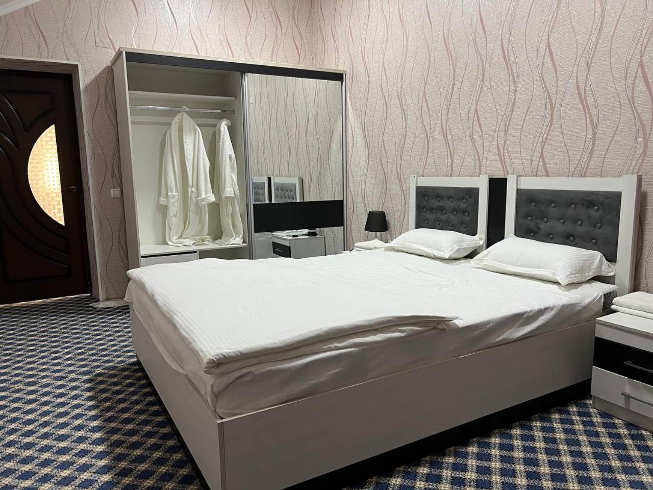 Orom Hotel Fergana Dış mekan fotoğraf